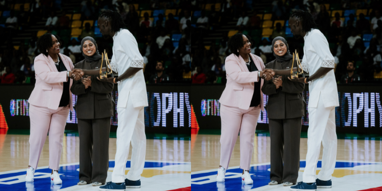 Ariel Okall receiving his trophy.Photo BAL (Facebook)